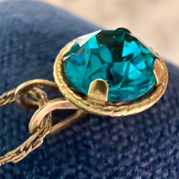 Vintage Solid 10K Gold Pendant necklace. Dainty Gem Pendant on 20” chain. - Picture 2 of 13